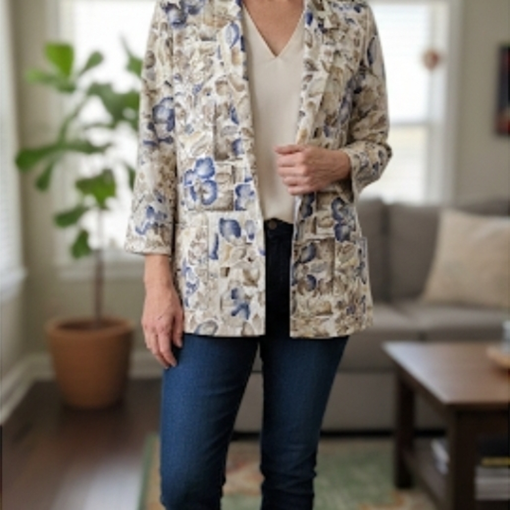 Alice Stuart Blue and Cream Floral Blazer, No Size Tag, EUC. ✔️